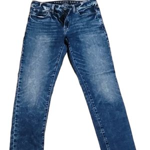 American eagle slim fit jeans. Waist is stretch fit. Size 32/32 dark blue